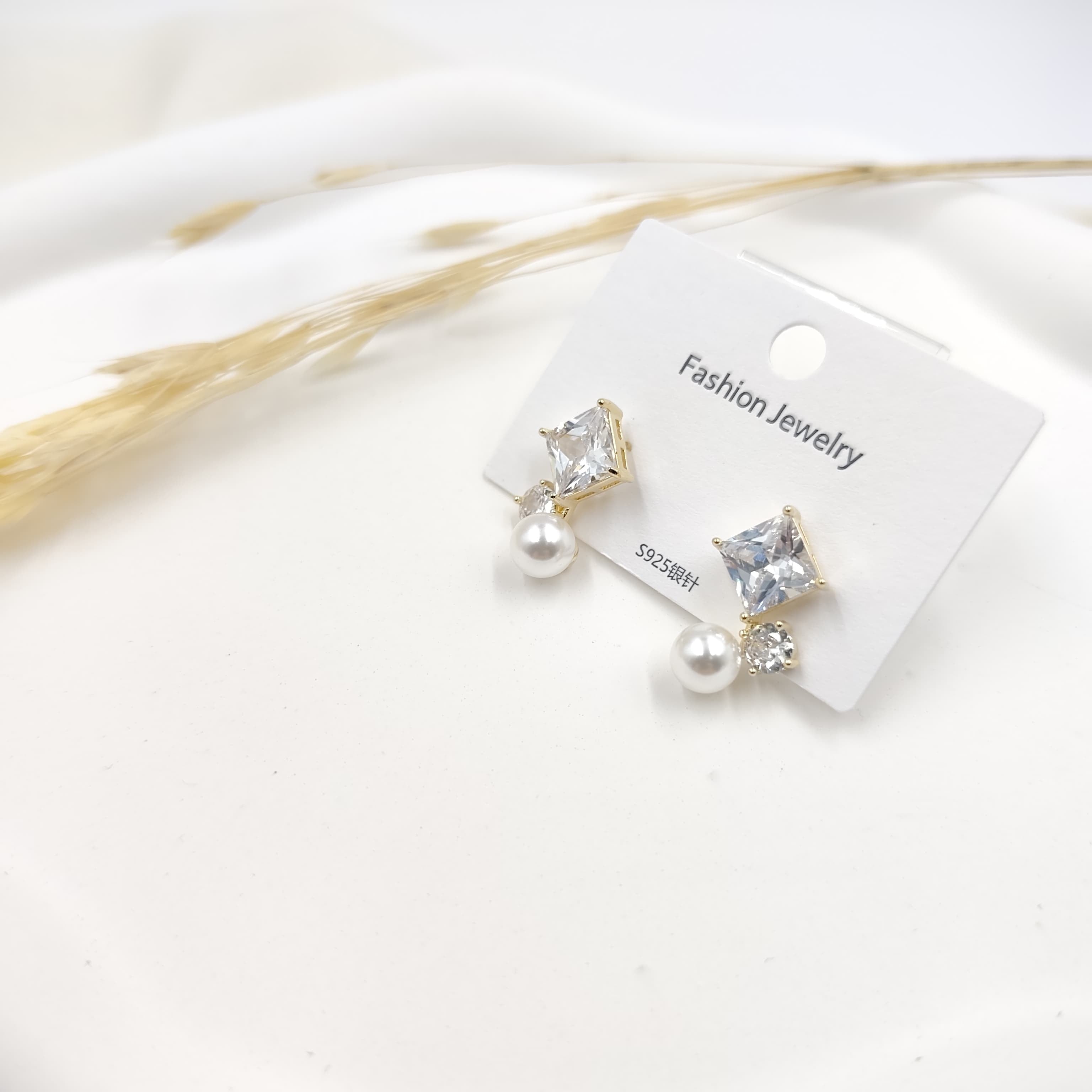 Zirkon Küpe Gold 10