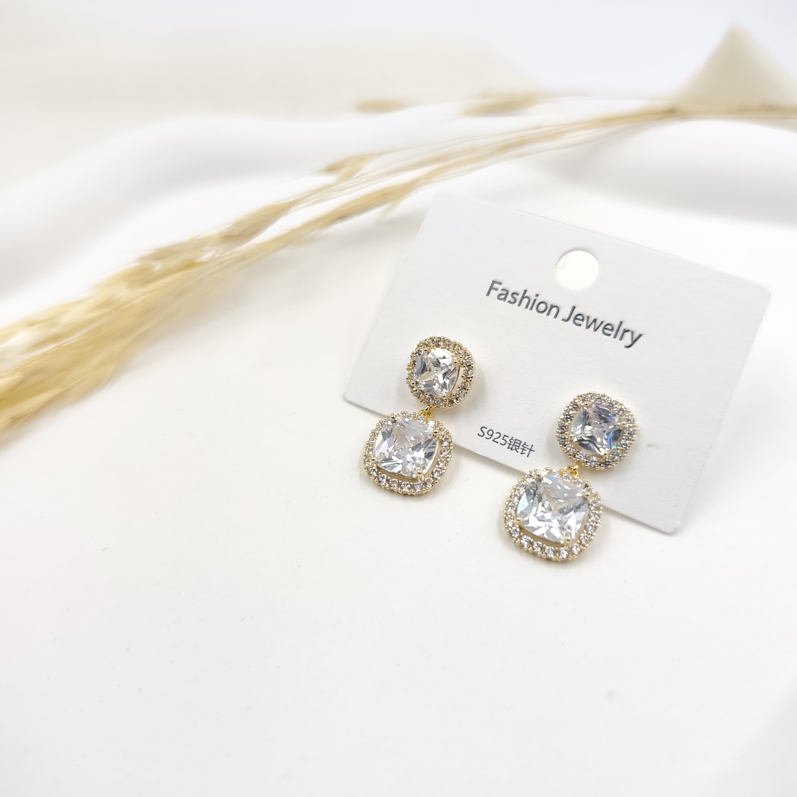 Zirkon Küpe Gold 18